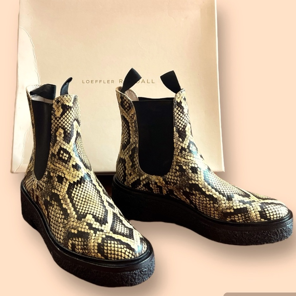 70% OFF BRAND NEW Loeffler Randall Raquel Leather Chelsea Boots size 6.5